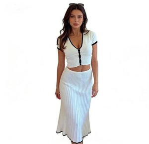Nouvel ensemble <span class=keywords><strong>chic</strong></span> tricoté patchwork <span class=keywords><strong>pour</strong></span> <span class=keywords><strong>femme</strong></span> : hauts à manches courtes col en V et jupes midi taille haute – 2 pièces - Product Image 3