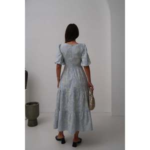 ชุดเดรสสีฟ้าอ่อนลำลองสำหรับขายส่ง พร้อมกระดุมตกแต่งและแขนทรงบอลลูน - Product Image 1