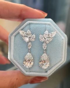 ต่างหูเพชรทรงลูกแพร์ 15 กะรัต เพชรเลี้ยงในห้องปฏิบัติการ ชุบทองคำขาว 14K รับรองโดย IGI หรูหรา เหมาะสำหรับงานแต่งงาน งานเลี้ยง ของขวัญเครื่องประดับชั้นดี - Product Image 5