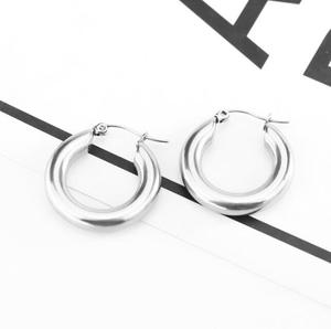 Ensemble de boucles d'oreilles ou de colliers, fabrication experte, usine chinoise, texture de surface uniforme, acier titane technique de haute qualité - Product Image 3