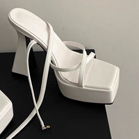 Sandales rétro à bout carré, à fines brides croisées et talon épais, sandales à plateforme imperméables à talons hauts pour femmes, chaussures pour femmes