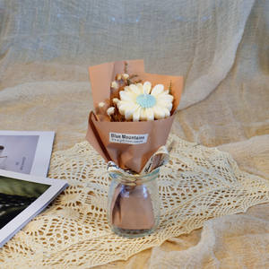 Bougie parfumée artisanale en cire de soja, fleur de tournesol, décoration d'intérieur, parfum personnalisé, cadeau DIY pour les fêtes - Product Image 2