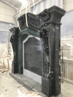 Manteau de cheminée en marbre noir sculpté à la main, classique, en marbre Emperador poli, avec insert et enclos pour foyer intérieur, télécommande