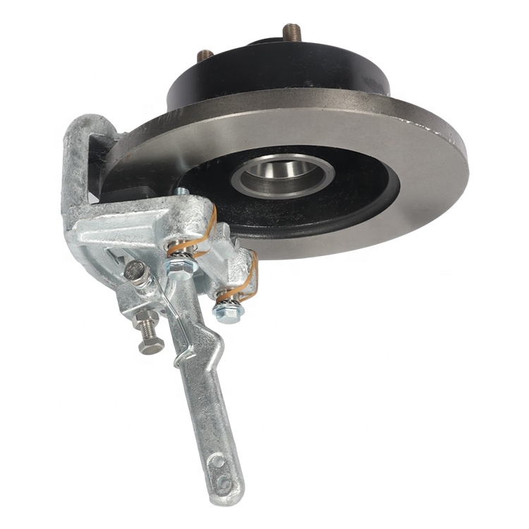 Штангенциркуль механического тормоза оцинкованный с тормозной колодкой, установленной на тормозном диске, б/у, легкий прицеп