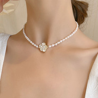 Kalung Mutiara Camellia Vintage Prancis Rantai Zirkon Kubik Liontin Bunga Kalung Klavikula untuk Wanita