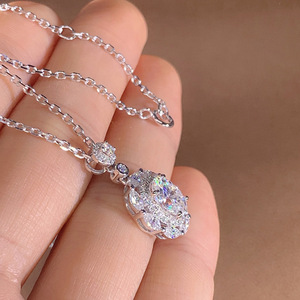 Collana con Ciondolo a Forma di Marquise con Accento in Pietra, Gioielli Minimalisti alla Moda per Donne - Product Image 4