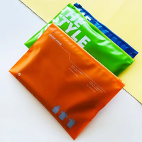 Sacs d'emballage en plastique mat givré écologiques UniOne personnalisés avec fermeture éclair pour T-shirts, maillots de bain, vêtements, avec logo