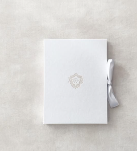 การ์ดเชิญงานแต่งงานแบบปกแข็งผ้าลินินสีขาวสุดหรูหรา พร้อมริบบิ้นผ้าไหม ดีไซน์พิเศษ ขนาด 5 <span class=keywords><strong>x</strong></span> 7 นิ้ว - Product Image 3