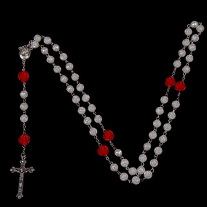 Rosario Cattolico <span class=keywords><strong>con</strong></span> Perle di Plastica Crema da 8 mm e Croce Religiosa <span class=keywords><strong>con</strong></span> Fiore Rosso - Product Image 4