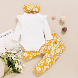 Ensemble de 3 pièces pour bébé nouveau-né : haut à nœud blanc, pantalon fleuri, combinaison personnalisée - Product Image 6