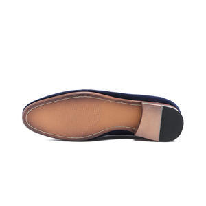 รองเท้าผู้ชายรุ่นใหม่ล่าสุด ดีไซน์ทันสมัย สไตล์เรโทร หัวเหลี่ยม หนังแท้ พื้นกันลื่น เหมาะสำหรับใส่ทำงานหรือลำลอง - Product Image 3