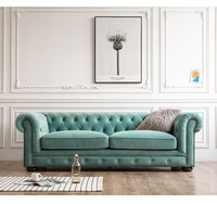 Magnifique canapé trois places vert foncé boutonné de style rétro pour maison d'hôtes, avec pieds droits en velours de style européen simple