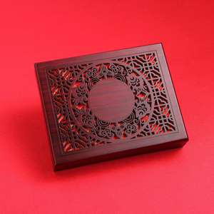 Scatola Regalo in <span class=keywords><strong>Legno</strong></span> Incisa Personalizzata per Certificati e Ricordi, Custodia Artigianale su Misura per Anniversari e Commemorazioni - Product Image 2
