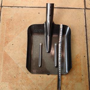 จอบเหล็กสำหรับงานเกษตร ขอบคมเสริมความแข็งแรงสำหรับงานรถไฟ - Product Image 3