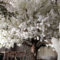 Pohon Bunga Sakura Putih Buatan Modern Mewah Ramah Lingkungan Tinggi 600cm Sentuhan Alami Realistis dari Fiberglass