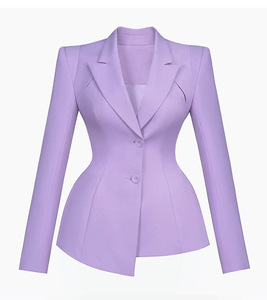 女式商务通勤套装：紫色 OuYaan 紧身西装外套和阔腿裤 - Product Image 3