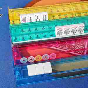 Ensemble de jeu de Mahjong américain haut de gamme comprenant 166 tuiles blanches, 4 repose-tuiles multifonctions et un sac de transport bleu - Product Image 2