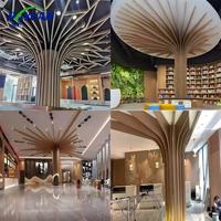 Lamelles linéaires courbées sur mesure en aluminium à effet bois, forme vague moderne, pour hall commercial et aménagement extérieur