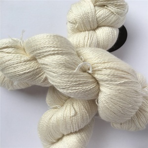 Fil à tricoter naturel non teint, 50% soie, 50% mérinos, poids fin, 100g, 700m - Product Image 1