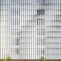 Lamelles en aluminium modernes, verticales, architecturales, pour la ventilation, la décoration, l'ombrage, imperméables, résistantes à la chaleur et écologiques