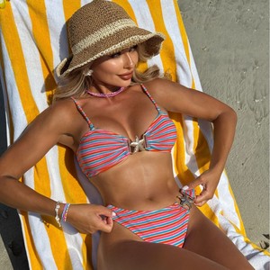 Nuevo conjunto de <span class=keywords><strong>bikini</strong></span> de dos piezas para mujer, sexy y a la moda, <span class=keywords><strong>con</strong></span> <span class=keywords><strong>tirantes</strong></span> a rayas y top <span class=keywords><strong>bandeau</strong></span> ahuecado, efecto adelgazante, para verano. - Product Image 1