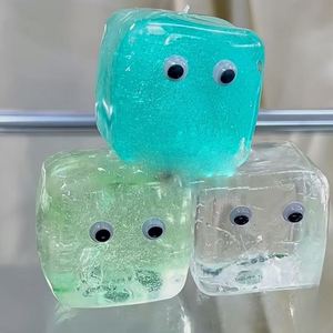 Jouet anti-stress populaire en TPR transparent de 5,5 cm en forme de bonbon gommeux de maltose, jouet souple pour enfants et adultes pour une relaxation prolongée - Product Image 2