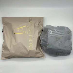 Enveloppe d'expédition en poly beige recyclé avec logo personnalisé pour vêtements, sacs d'expédition nude pour vêtements, t-shirt - Product Image 4