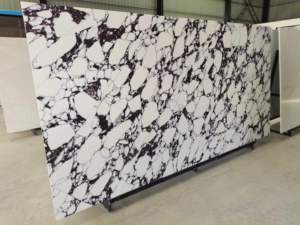 Losas de Piedra Artificial de Cuarzo Calacatta Viola Personalizables de Alta Calidad - Marca Perfect Stone para Uso en Cocina 20mm X 3200x1600mm - Product Image 4