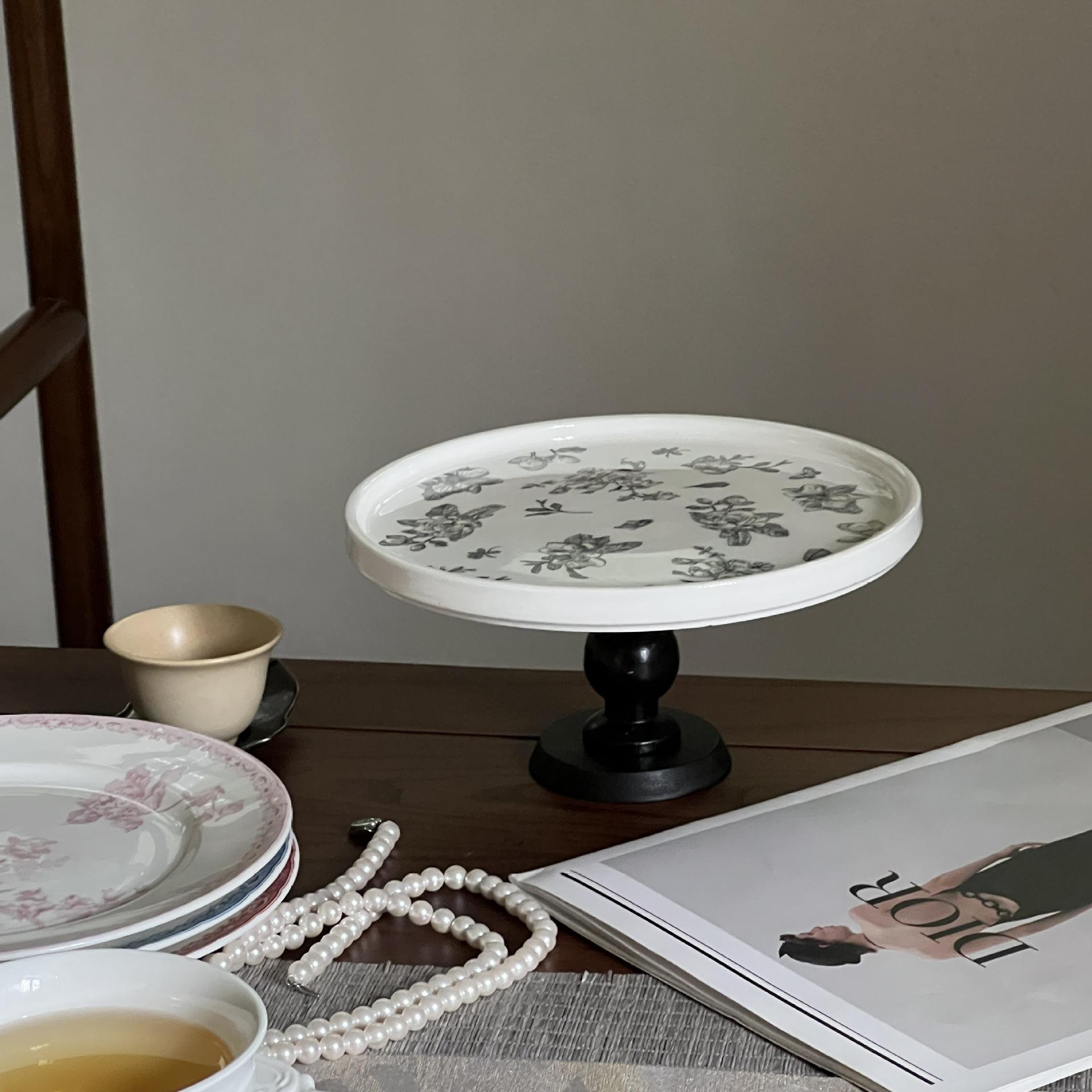 ไม้ขาสูงสีดำ