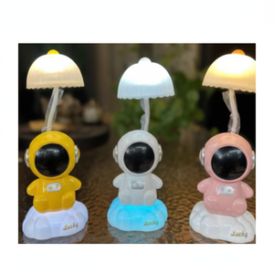 Mignon pour astronaute LED veilleuse pour enfants 7 couleurs contrôle tactile charge USB et trois paramètres de couleur pour la décoration de la chambre - Product Image 1