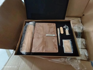 Coffret Cadeau d'Entreprise : Tasses Isothermes en Bois, Carnet en Bois, Stylo, Clé USB, Porte-clés et Étui à Cartes – Idéal pour Cadeaux Personnalisés - Product Image 6