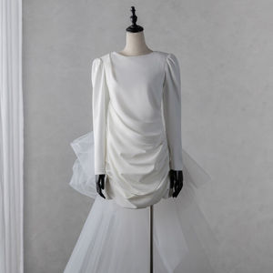 Nouveau design de robes de mariée courtes beiges, col rond, manches longues, robes de mariée plissées à la main <span class=keywords><strong>avec</strong></span> <span class=keywords><strong>voile</strong></span> détachable - Product Image 1