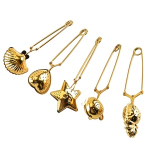 Infuseur à mailles dorées en acier inoxydable Filtre à feuilles mobiles Infuseur à thé en métal avec poignée - Product Image 1