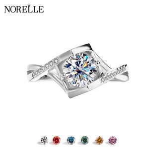 Nuovo Arrivo NORELLE MSJ008 Anello di Fidanzamento e Matrimonio in Moissanite 1CT D VVS Placcato Platino Design Cuore Intrecciato Bacio d'Angelo - Product Image 1