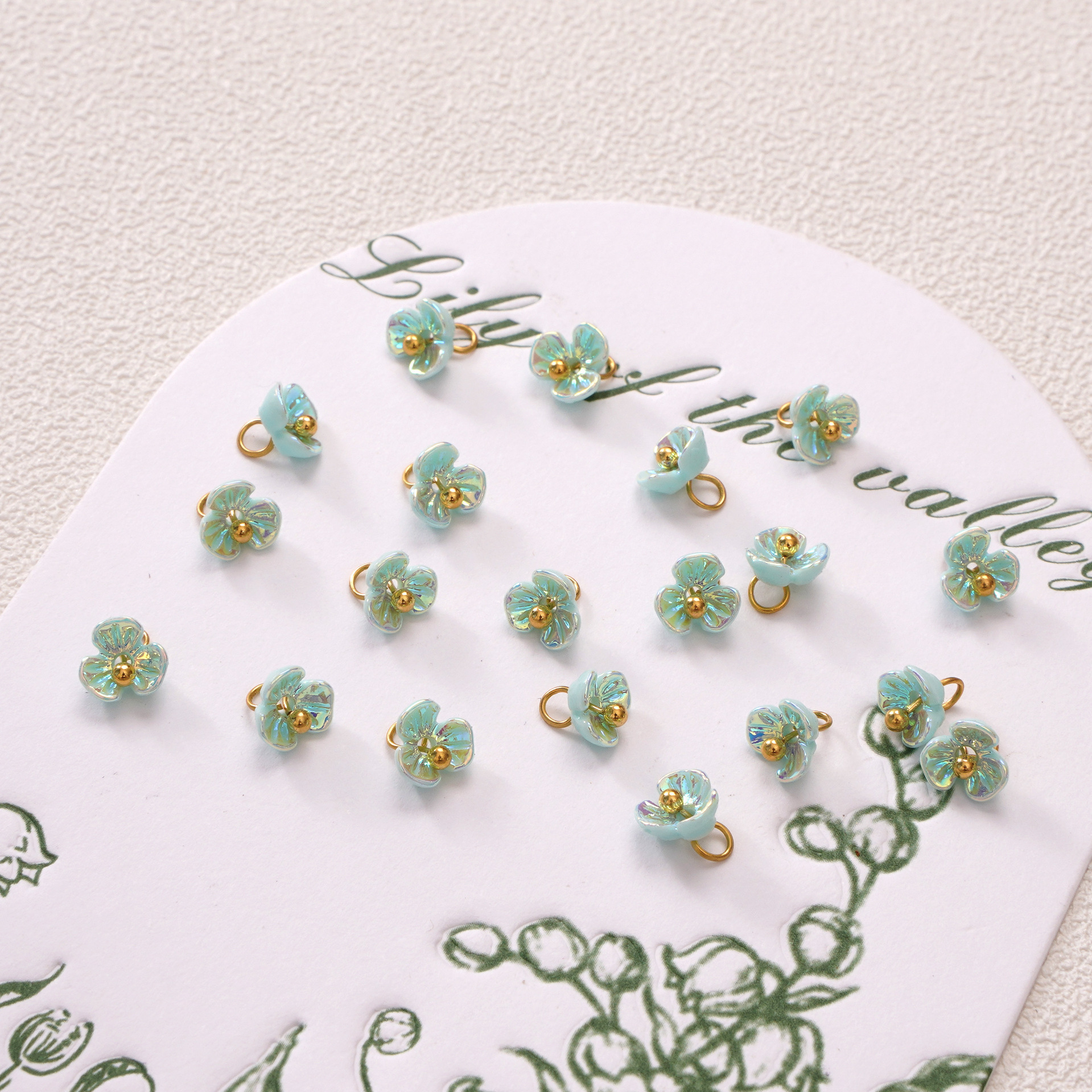 Three-petaled flower 6mm Blue AB
