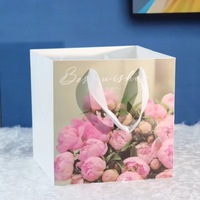 Sac en papier cartonné blanc laminé de luxe QH, logo personnalisé, grand et moyen, sac cadeau blanc robuste, sac de magasin de vêtements