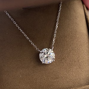 จี้เพชรทรงกลมเจียระไนแบบบริลเลียนท์ ขนาด 1 กะรัต 2 กะรัต 3 กะรัต 5 กะรัต เกรด DEF VVS VS ทอง 14K/18K <span class=keywords><strong>เพชร</strong></span> CVD HPHT ผลิตในห้องปฏิบัติการ พร้อมใบรับรอง IGI แบบกำหนดเอง - Product Image 1