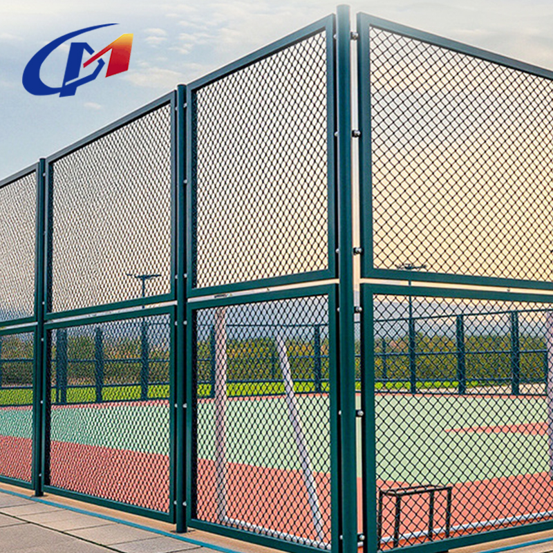Chain Link Fence for Football Fields and Basketball Courts, Hot-dip Galvanized with PVC Coating