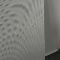 Panneau de plafond suspendu acoustique en aluminium décoratif ODM 2x4 pour bibliothèque, salle d'exposition