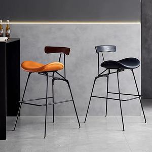 Tabourets de bar haut de gamme de style italien, modernes et luxueux, avec structure en fer robuste et dossier, pour usage commercial – Vente chaude - Product Image 3