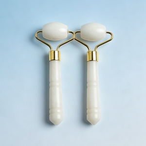 Rodillo Masajeador de Jade para Esculpir el Rostro, Set de Regalo Gua Sha de Piedra, Herramientas Faciales de Masaje y Raspado Gua Sha de Jade para Mujeres - Product Image 1