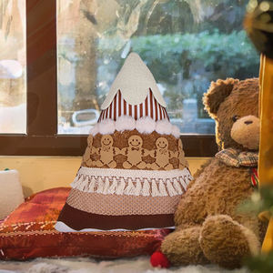 Almofada Personalizada de Natal em Forma de Homem de Gengibre 35cm Decoração Triangular para Sofá Almofada de Tecido Plush para Interior Poliéster Fofa - Product Image 1