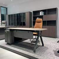 Bureau d'ordinateur de luxe en bois massif peu encombrant en forme de L avec tiroirs de rangement et bordure en PVC pour