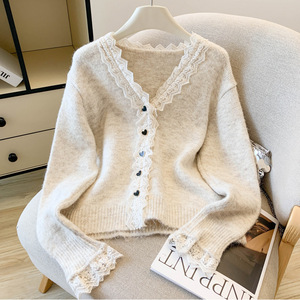 Cardigan en tricot pour femme avec bordure en dentelle, manches longues, boutons en forme de cœur, coupe ample, style vintage, anti-boulochage - Product Image 1