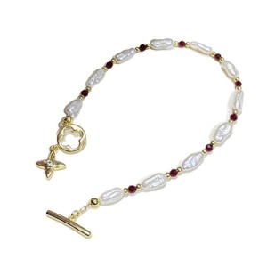 Pulsera de Caramelo Rojo Barroco de Alta Gama con Cierre OT, Perla Alienígena de Agua Dulce Natural, Diseño Único y Exclusivo - Product Image 5