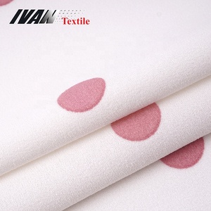 OEM rose blanc durable crêpe imprimé à pois tissu tricoté de plongée 96% polyester 4% spandex écologique pour les filles robe de dame - Product Image 4