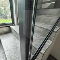 Rampe de sécurité moderne en verre trempé gris, fixation latérale en alliage d'aluminium pour escalier, balcon, salle de bain, cour, extérieur, villa