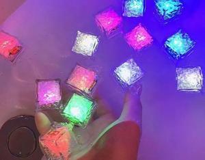 Glaçons lumineux pour boissons Étanche Led Clignotant Lueur dans <span class=keywords><strong>le</strong></span> noir Liquide activé à piles pour Club <span class=keywords><strong>Bar</strong></span> Party - Product Image 2