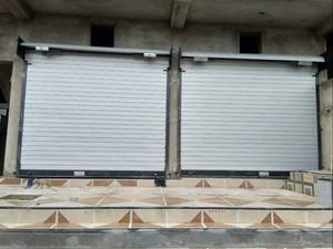 Volet roulant manuel, design industriel, isolation thermique, surface finie, utilisation extérieure pour garage - Product Image 2