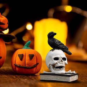 Decoración de escritorio, calaveras de Halloween, cabeza de esqueleto humano realista con calavera de <span class=keywords><strong>cuervo</strong></span> de águila negra para decoración de Bar de <span class=keywords><strong>casa</strong></span> embrujada de Halloween - Product Image 2